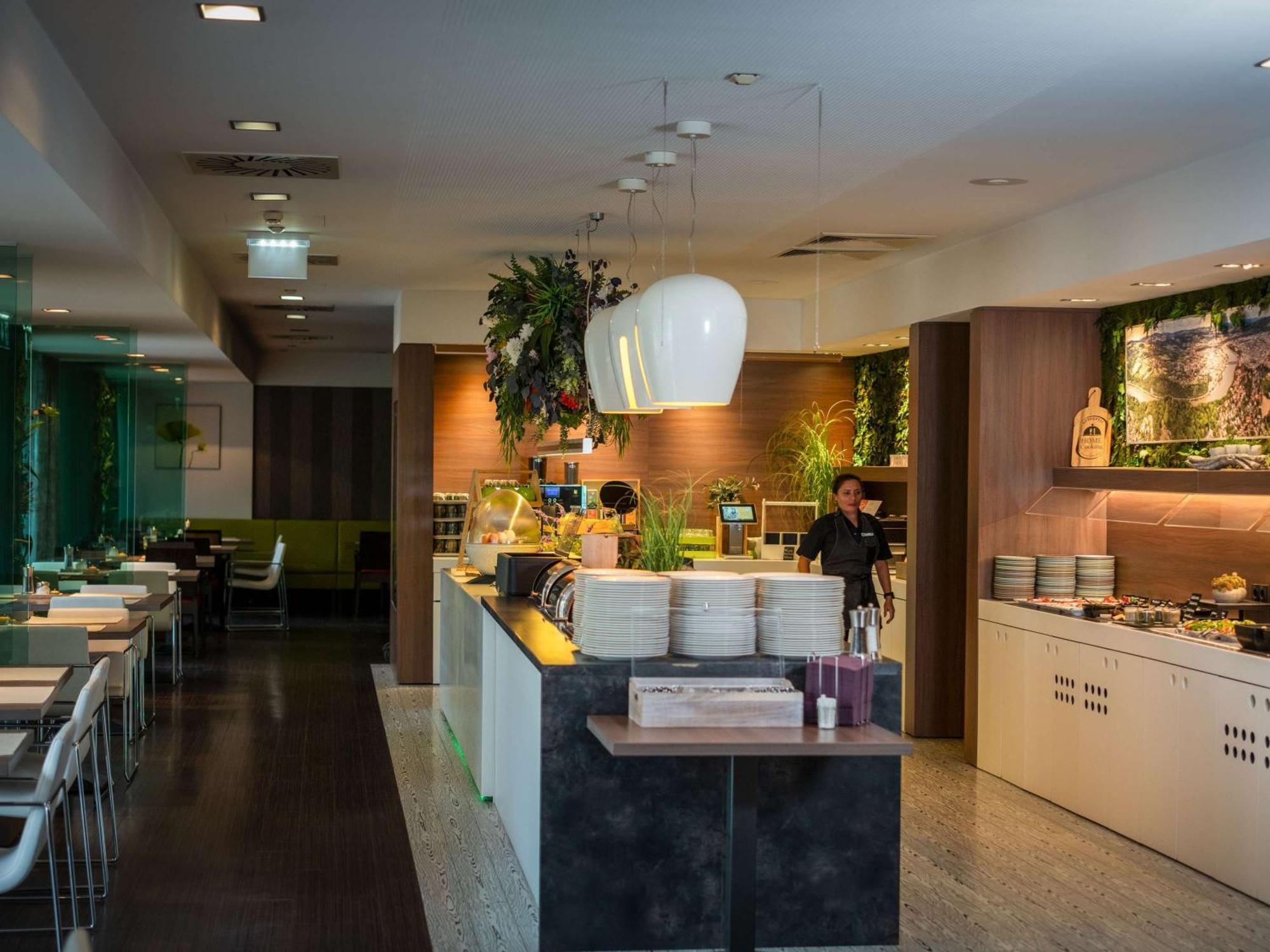 Ibis Styles Linz Hotel Exterior photo